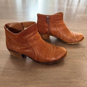 Lucky Brand Women's Cognac Leather Ankle Booties